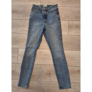 Universal Thread Size 6 / 28R Women's High Rise Skinny Medium Wash Blue Jeans